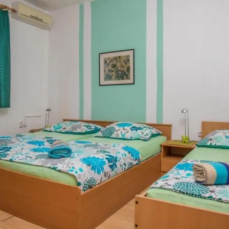 In With Sea View, Terrace, Air Conditioning, Wi-fi Апартаменты Цриквеница
